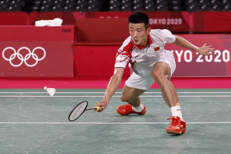 中国羽毛球队完胜泰国羽毛球队，谌龙制霸全场