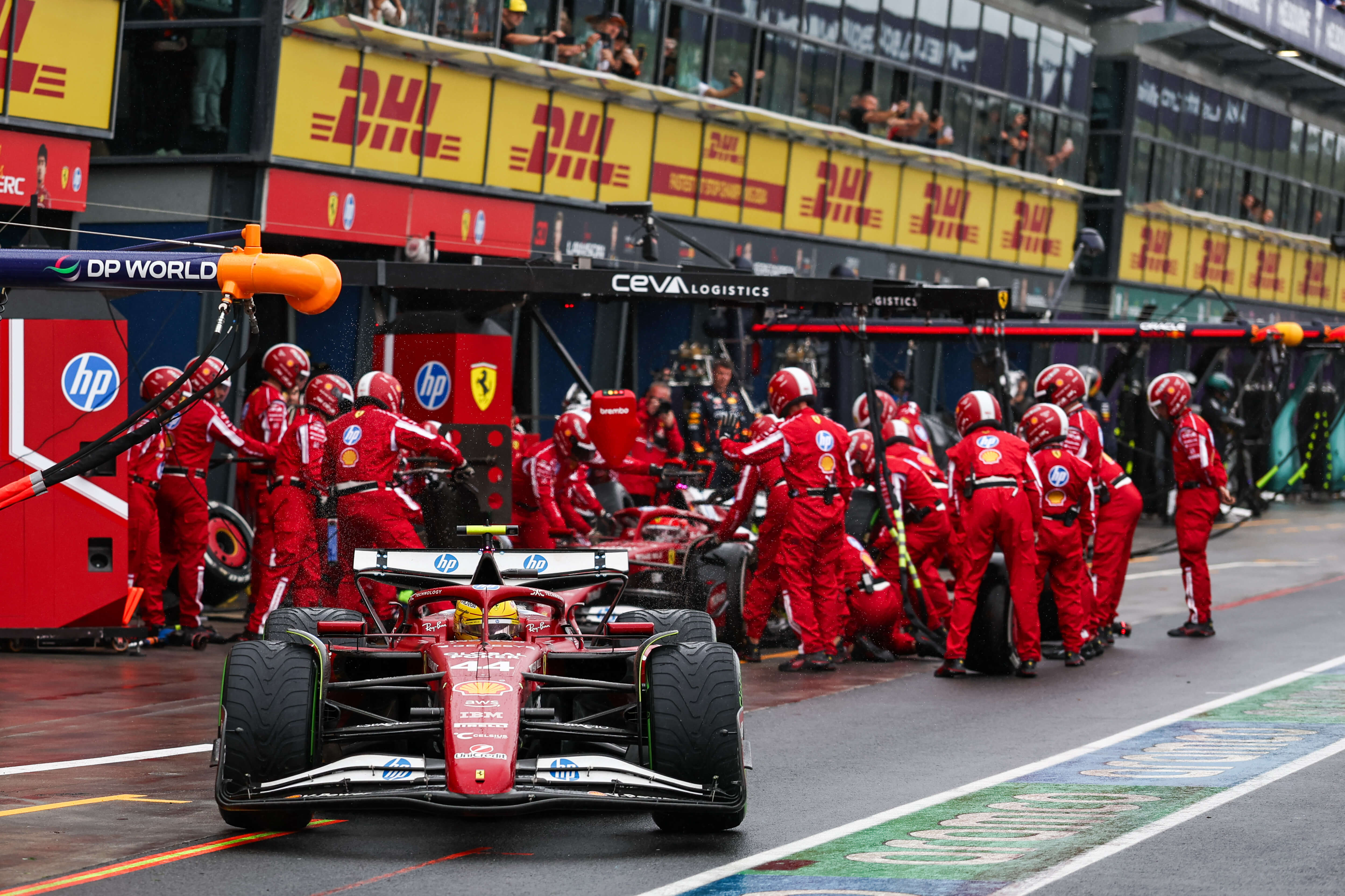 索伯车队逆转法拉利，勒克莱尔带队取胜