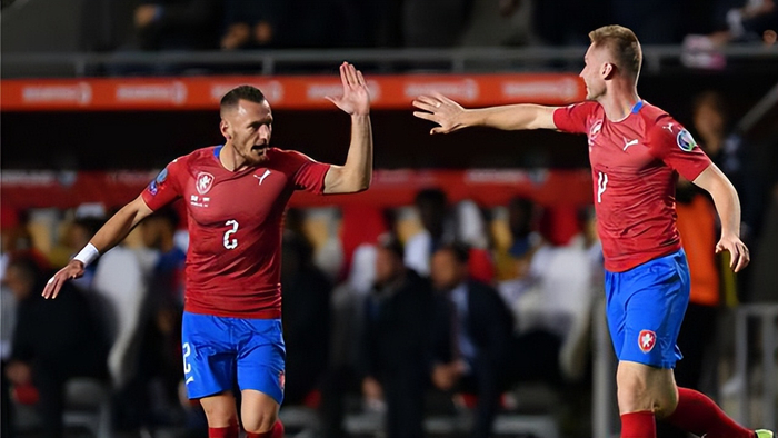 美国横扫瑞典,加维统治全场 美国横扫瑞典,加维统治全场