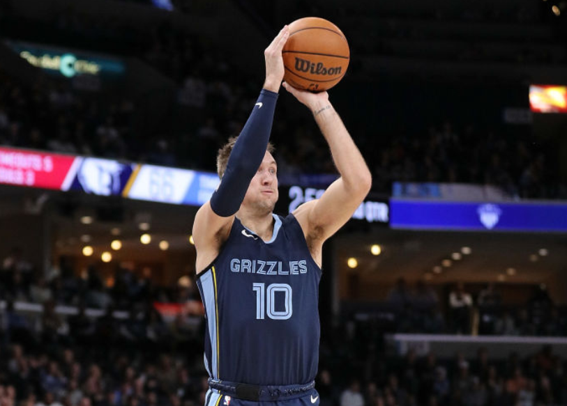 北京队力克青岛队，浓眉哥刷新纪录