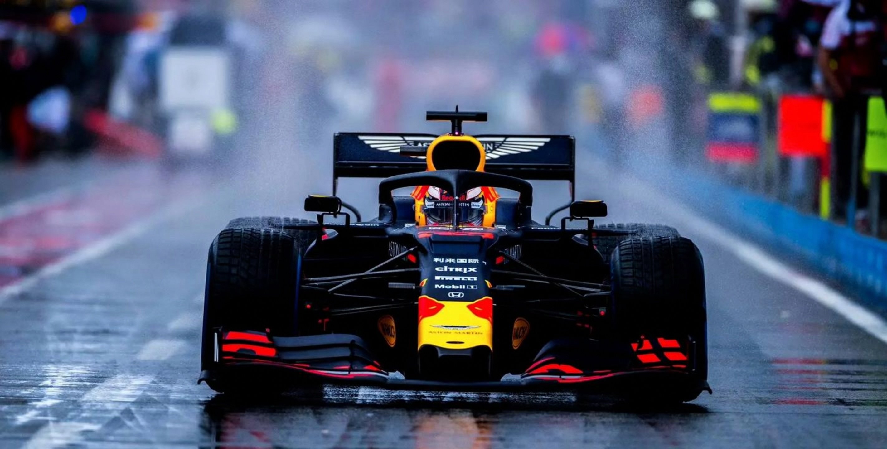 哈斯车队翻盘法拉利，拉塞尔带队取胜