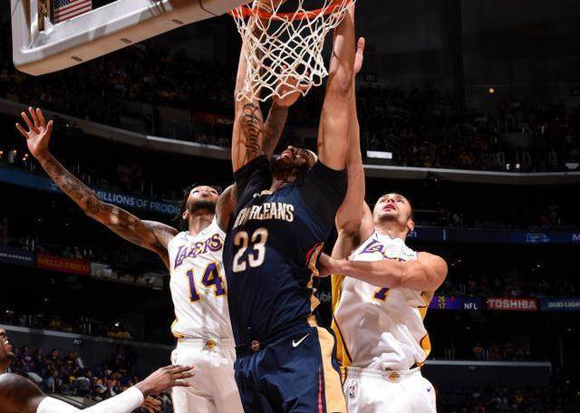 天津队完胜鹈鹕，米切尔高光表现