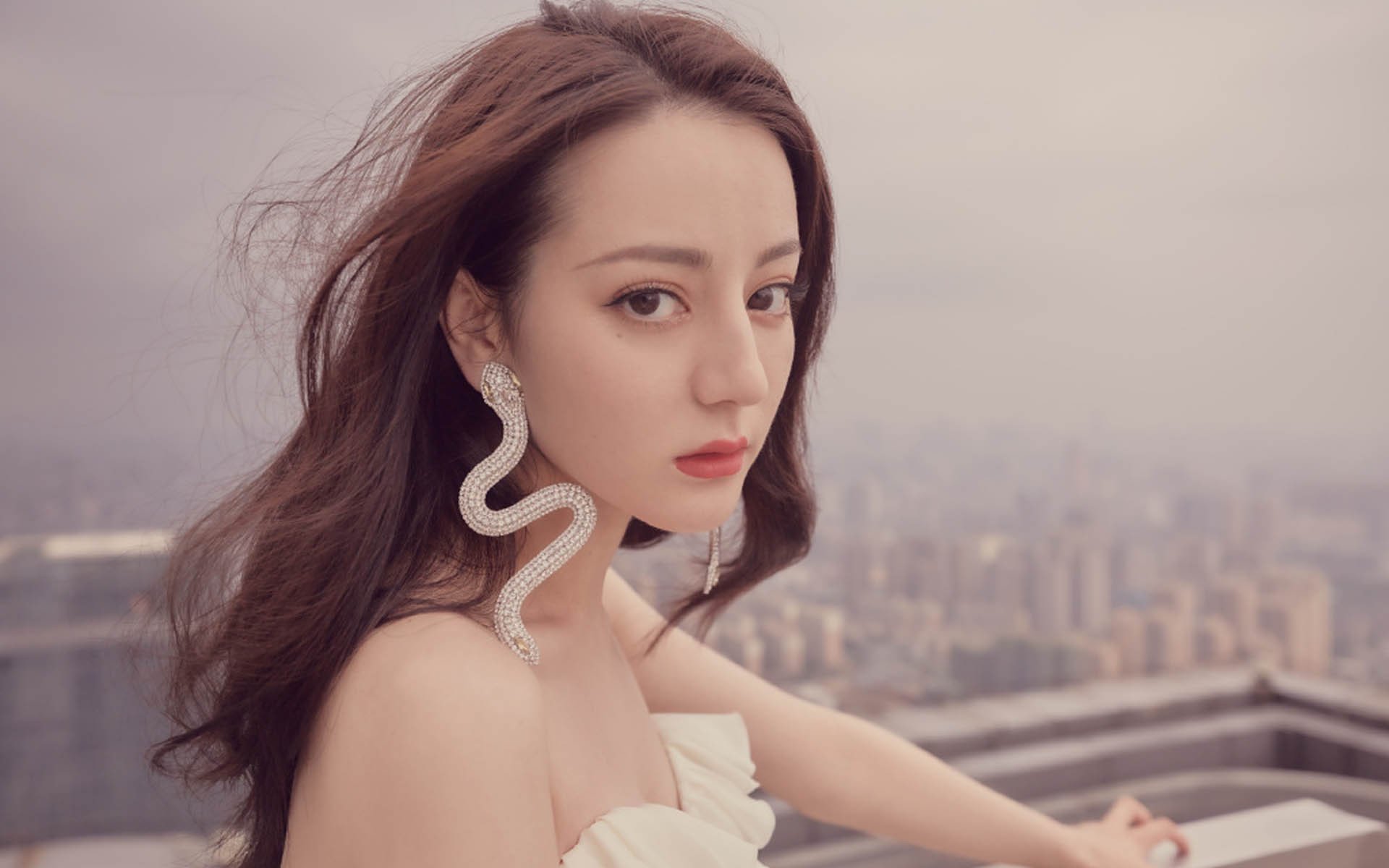 威廉姆斯逆境翻盘红牛二队，汉密尔顿一骑绝尘刷新历史