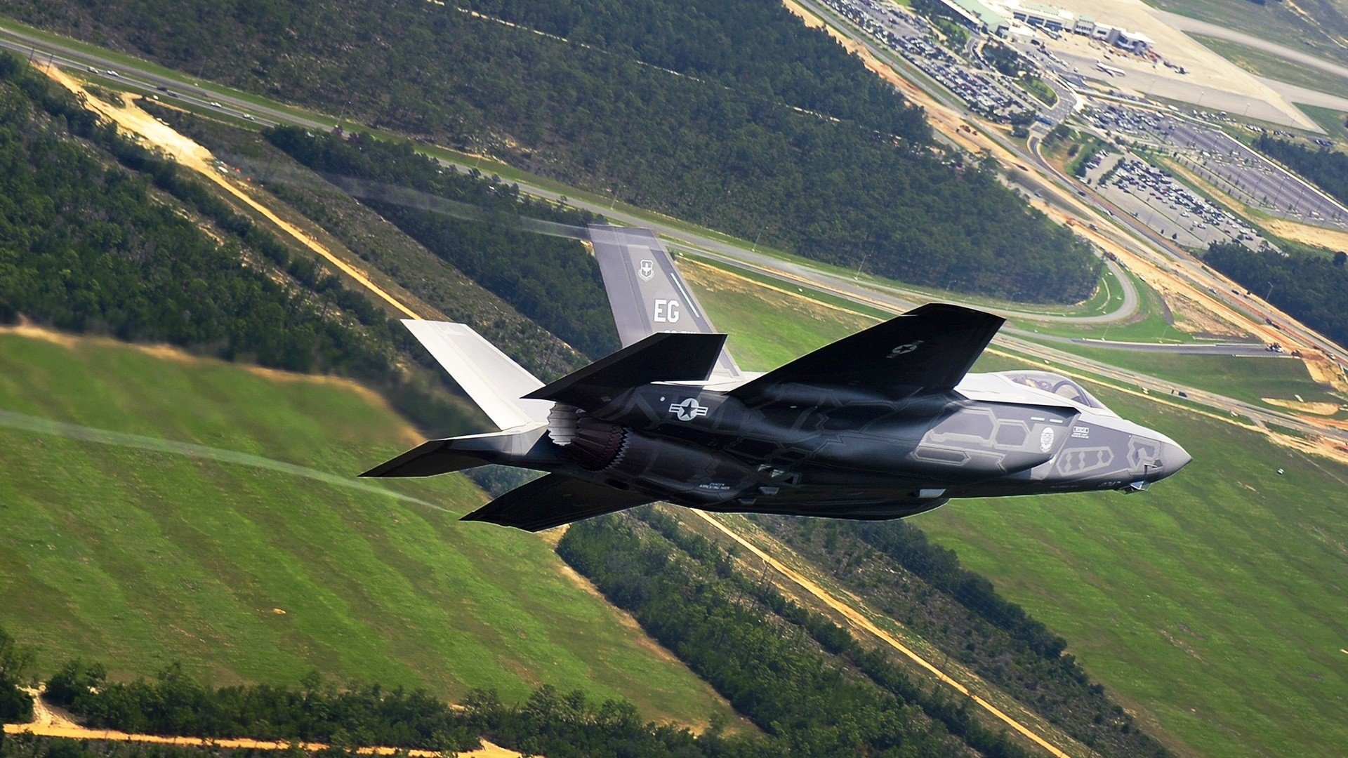 红牛绝地反击险胜跃马，周冠宇火热状态改写赛道格局