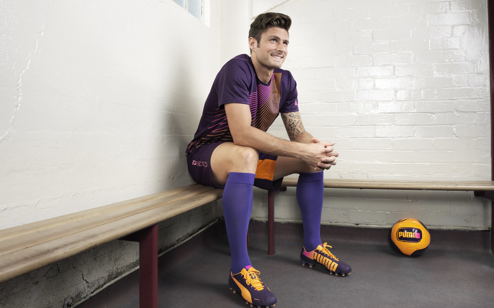 错位时空的绿茵火焰,当卡瓦哈尔在伦敦的雨夜点燃英超鏖战