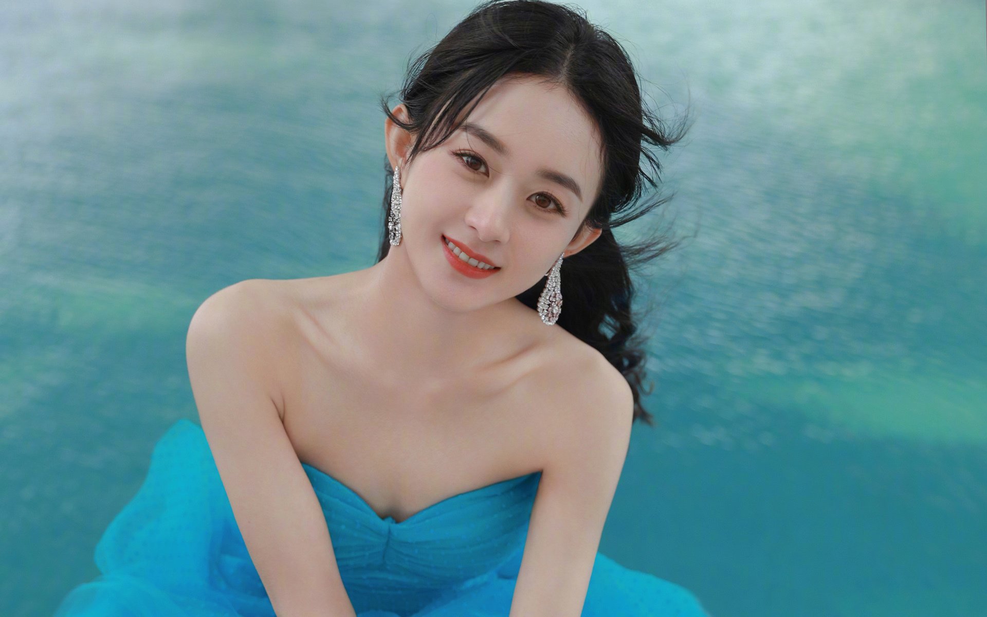 轻描淡写间的振聋发聩,当梅赛德斯轻取阿斯顿马丁,汉密尔顿以岁月惊艳四座